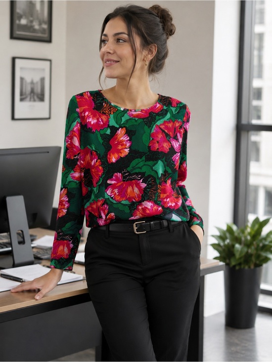 Evan Picone Tops - Vintage Evan Picone Green and Pink Floral Long-Sleeve Crewneck Top in SILK